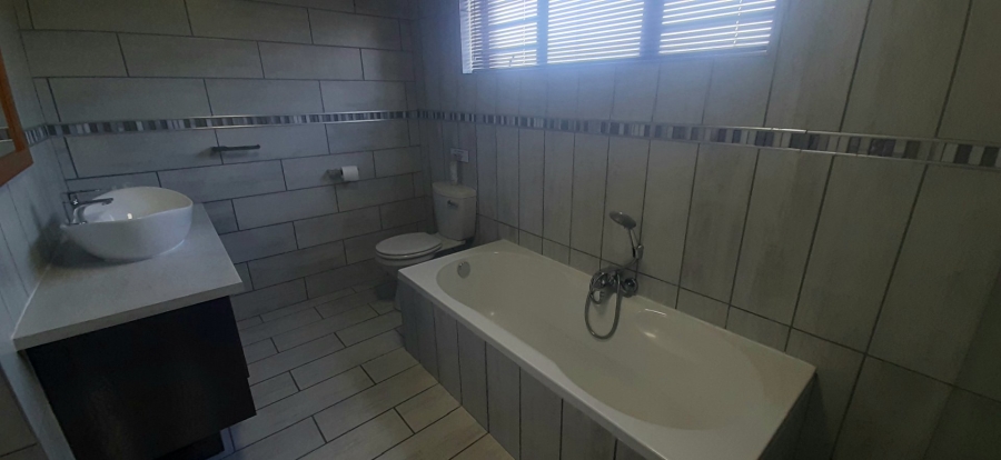 To Let 3 Bedroom Property for Rent in Albertinia Western Cape